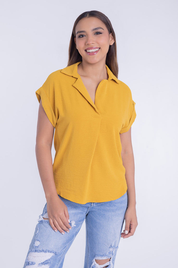 Blusa con cuello en V manga corta
