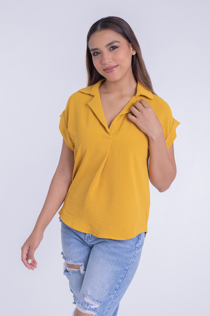 Blusa con cuello en V manga corta