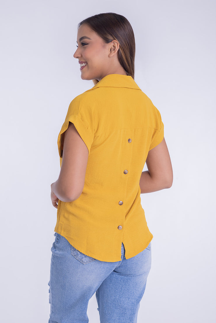 Blusa con cuello en V manga corta