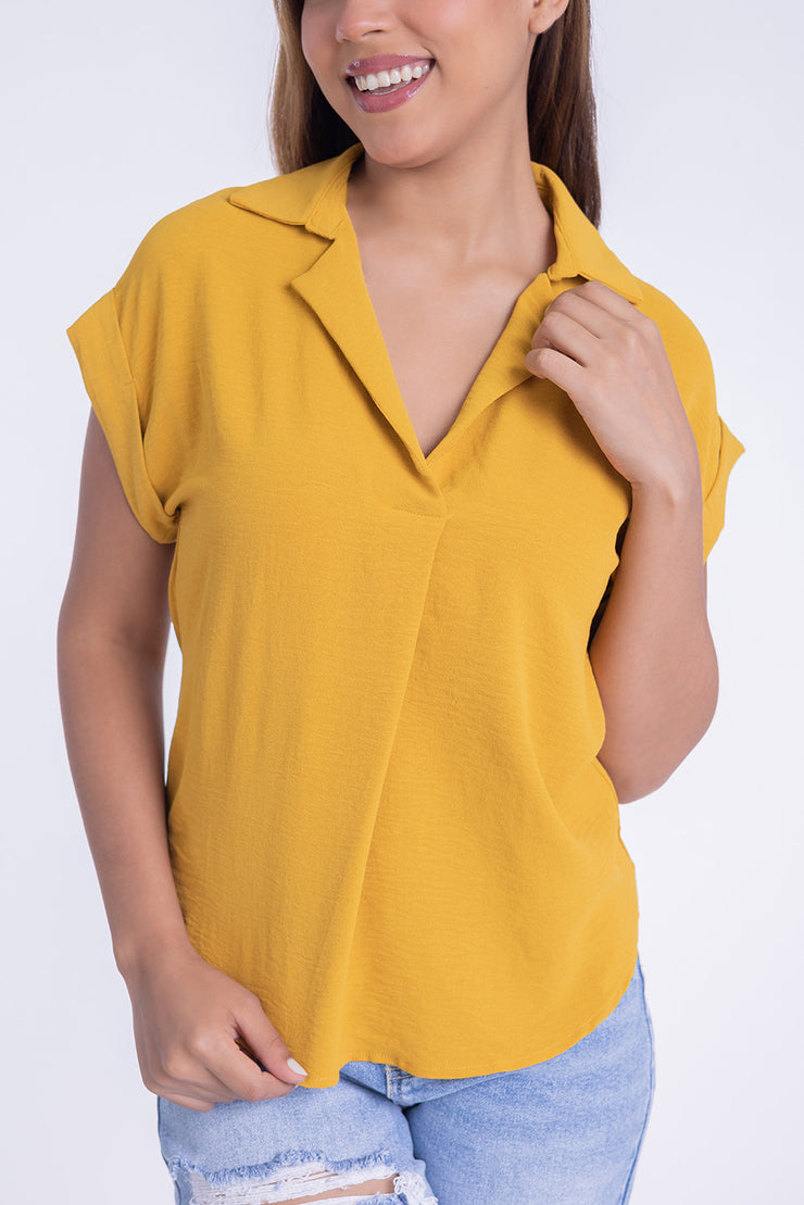 Blusa con cuello en V manga corta