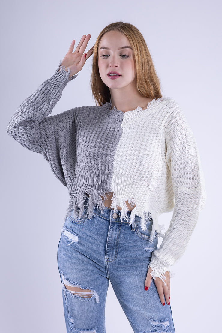 Suéter bicolor blanco-gris con efecto desgarre