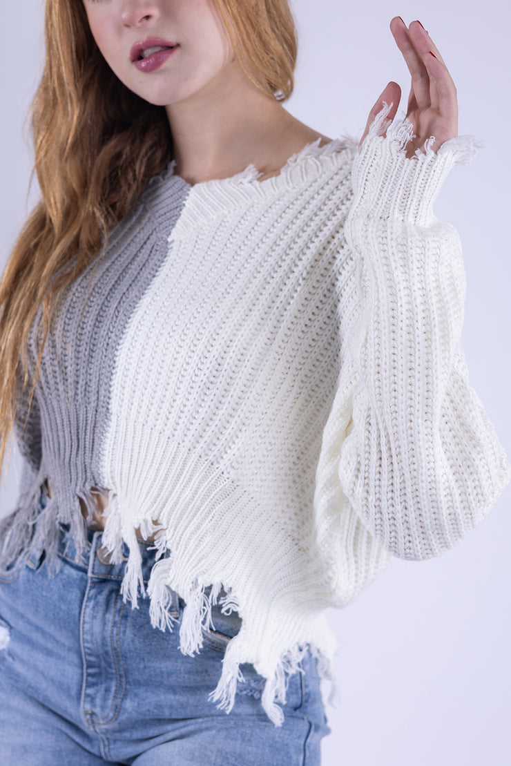 Suéter bicolor blanco-gris con efecto desgarre