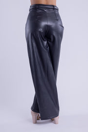 Pantalón tipo palazo de vinil con cinturón