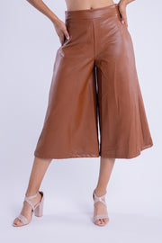 Pantalón capri de vinipiel