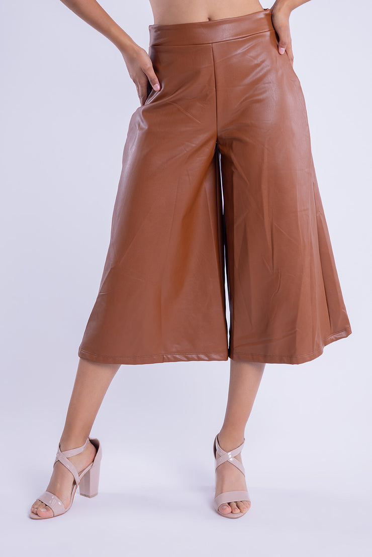 Pantalón capri de vinipiel