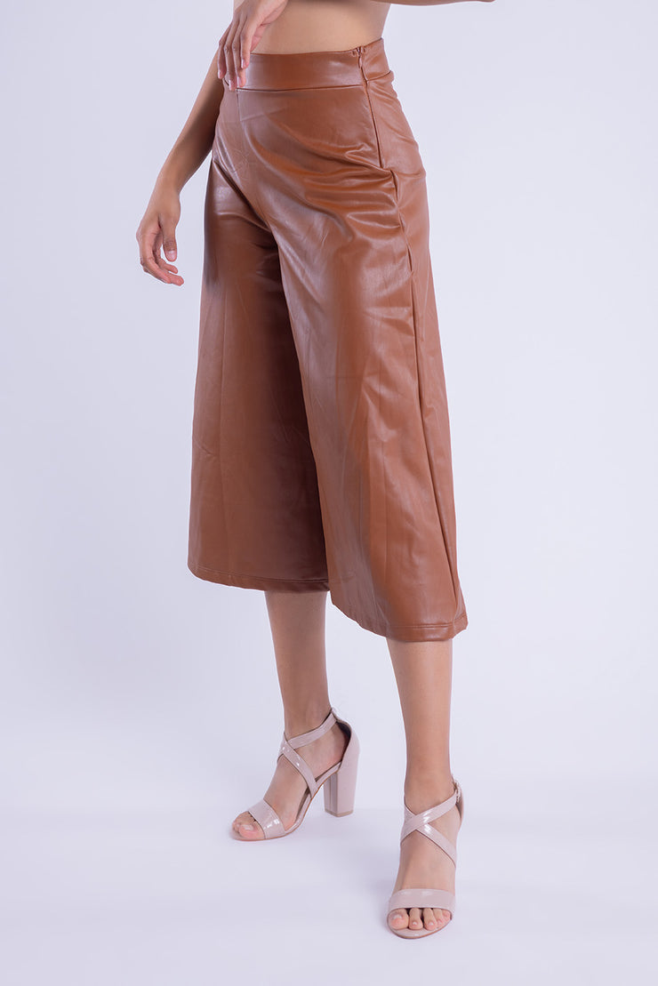 Pantalón capri de vinipiel