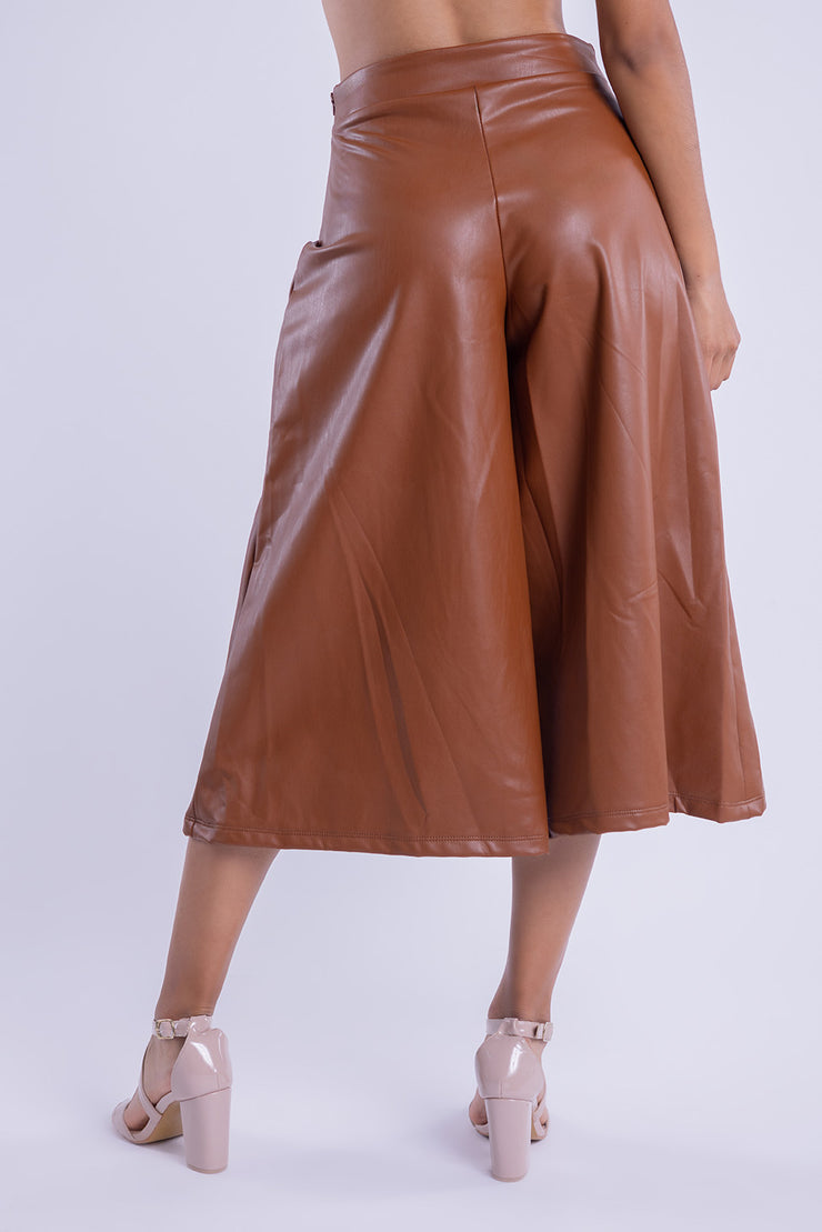 Pantalón capri de vinipiel