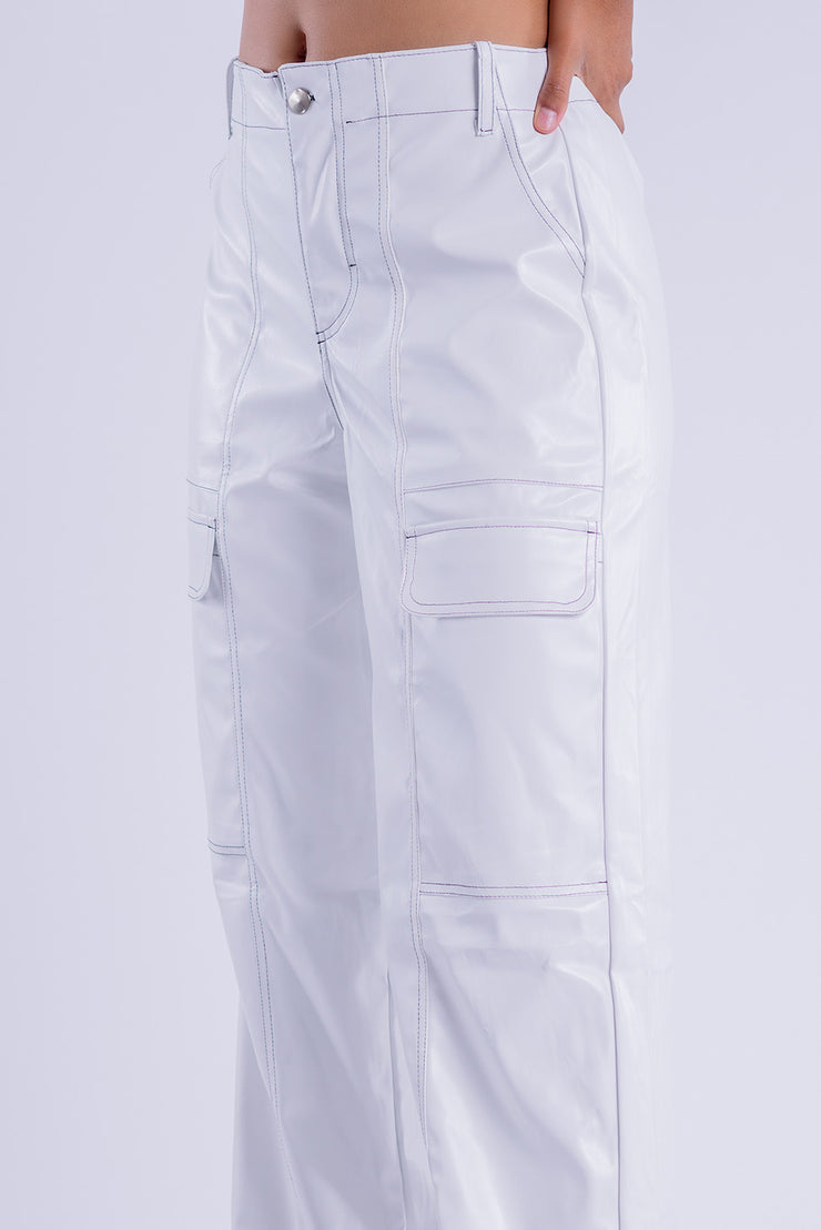 Pantalón con contraste de costuras
