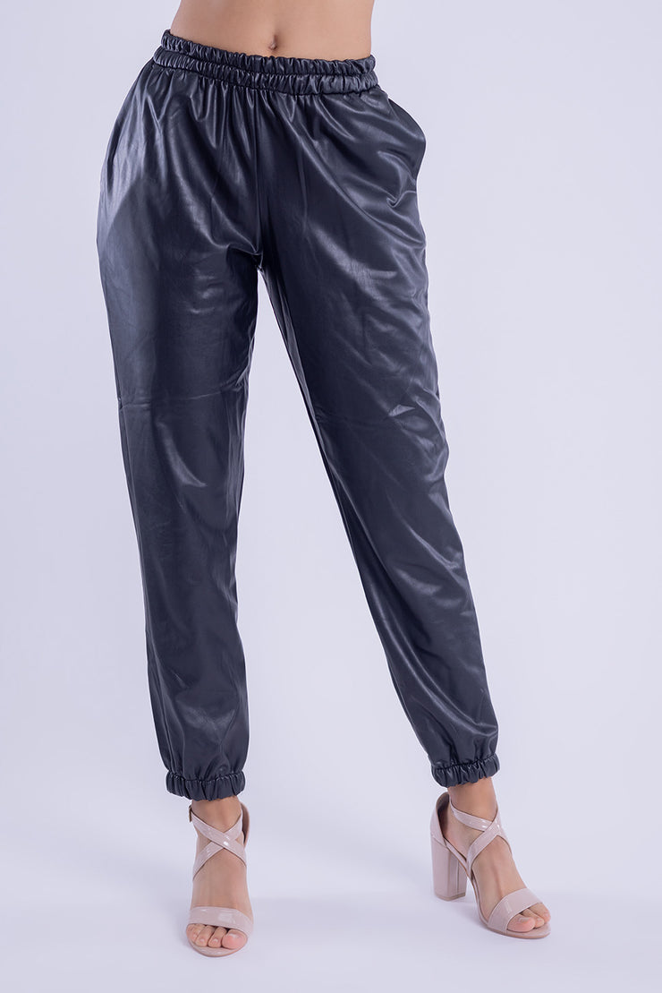Pantalón tipo joggger de vinipiel