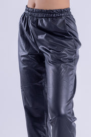 Pantalón tipo joggger de vinipiel