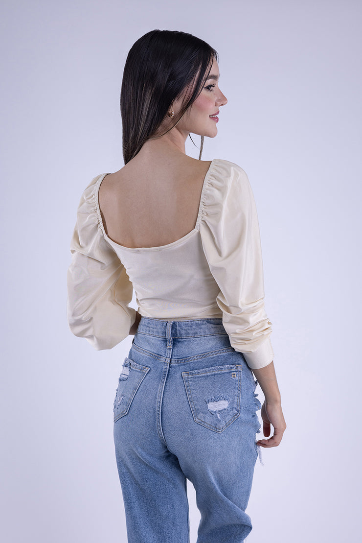 Top satinado beige cruzado