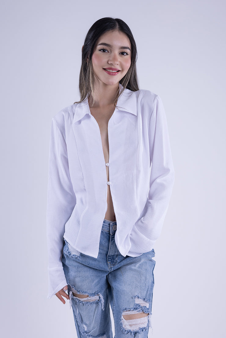Blusa de vestir blanca con escote en espalda