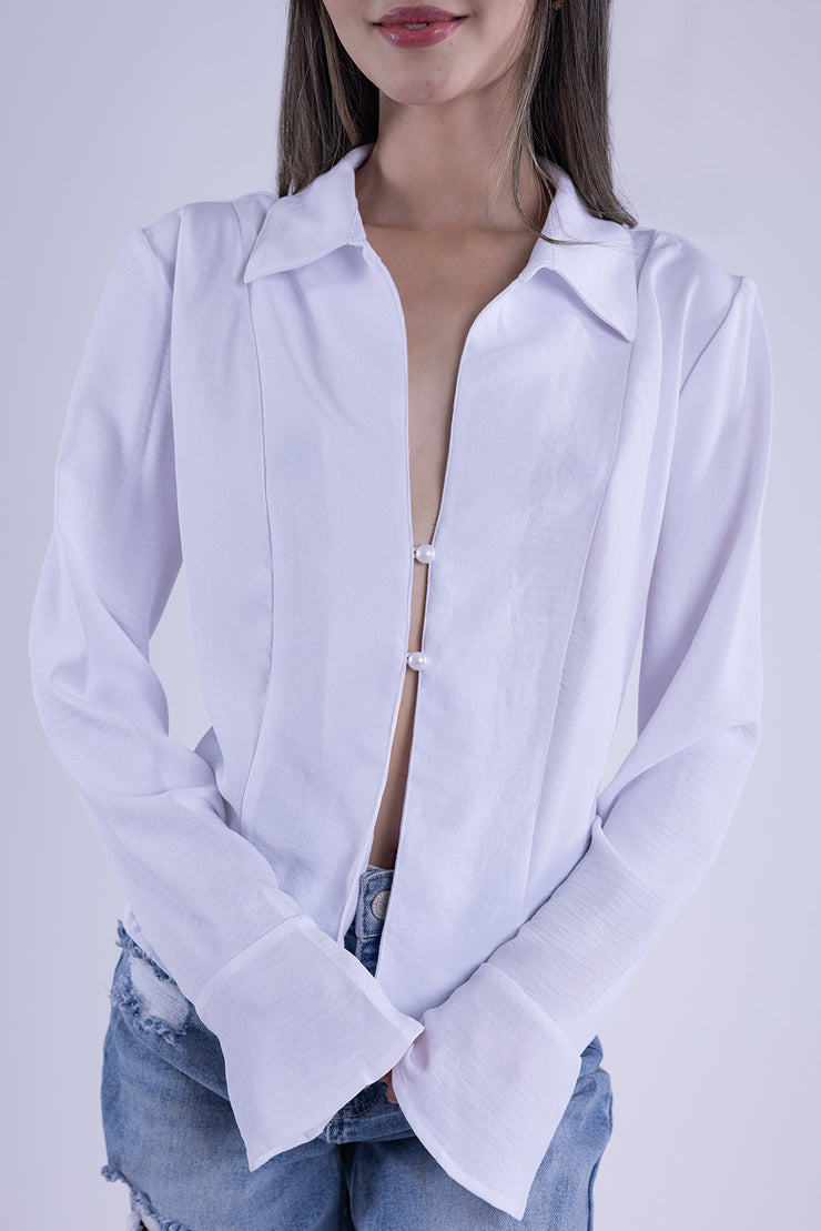 Blusa de vestir blanca con escote en espalda