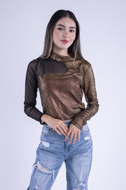 Crop top cafe metalizado con manga desigual