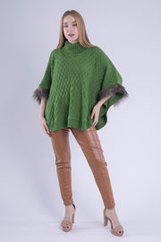 Capa con cuello de tortuga y peluche