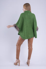 Capa con cuello de tortuga y peluche