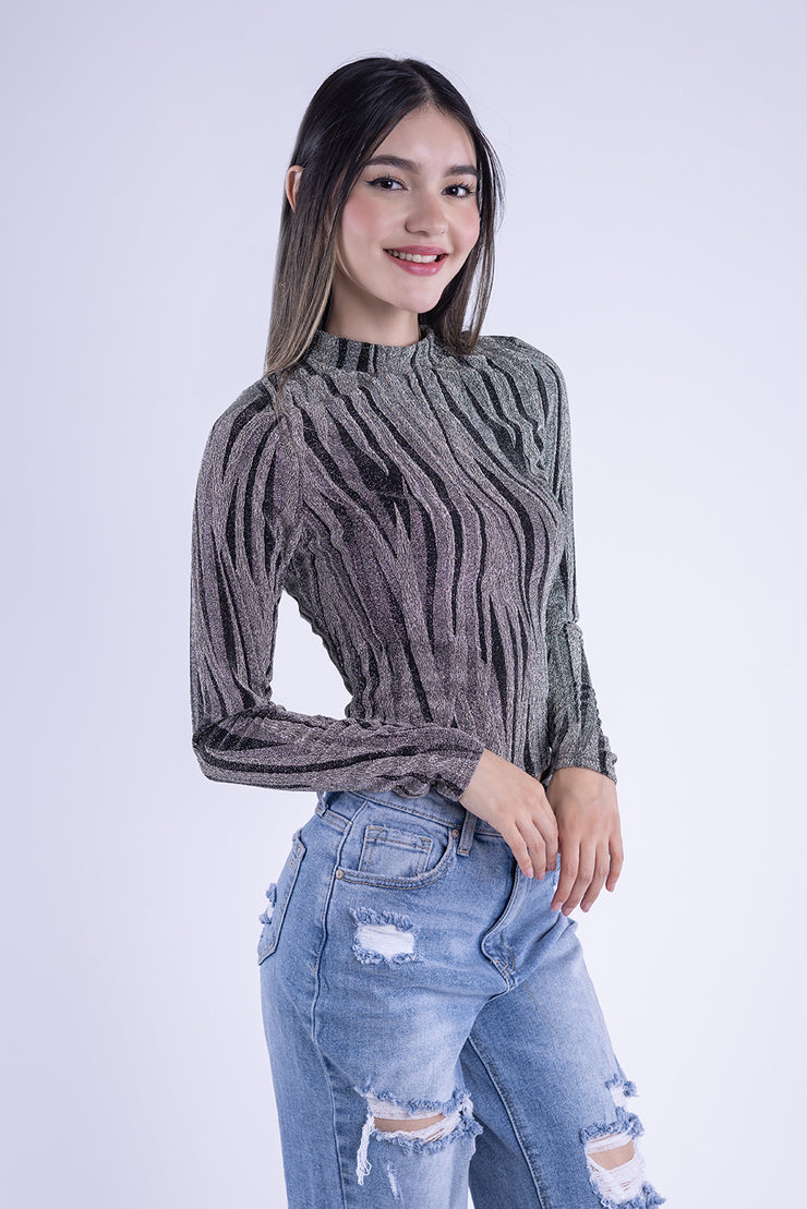 Blusa con destellos y rayas