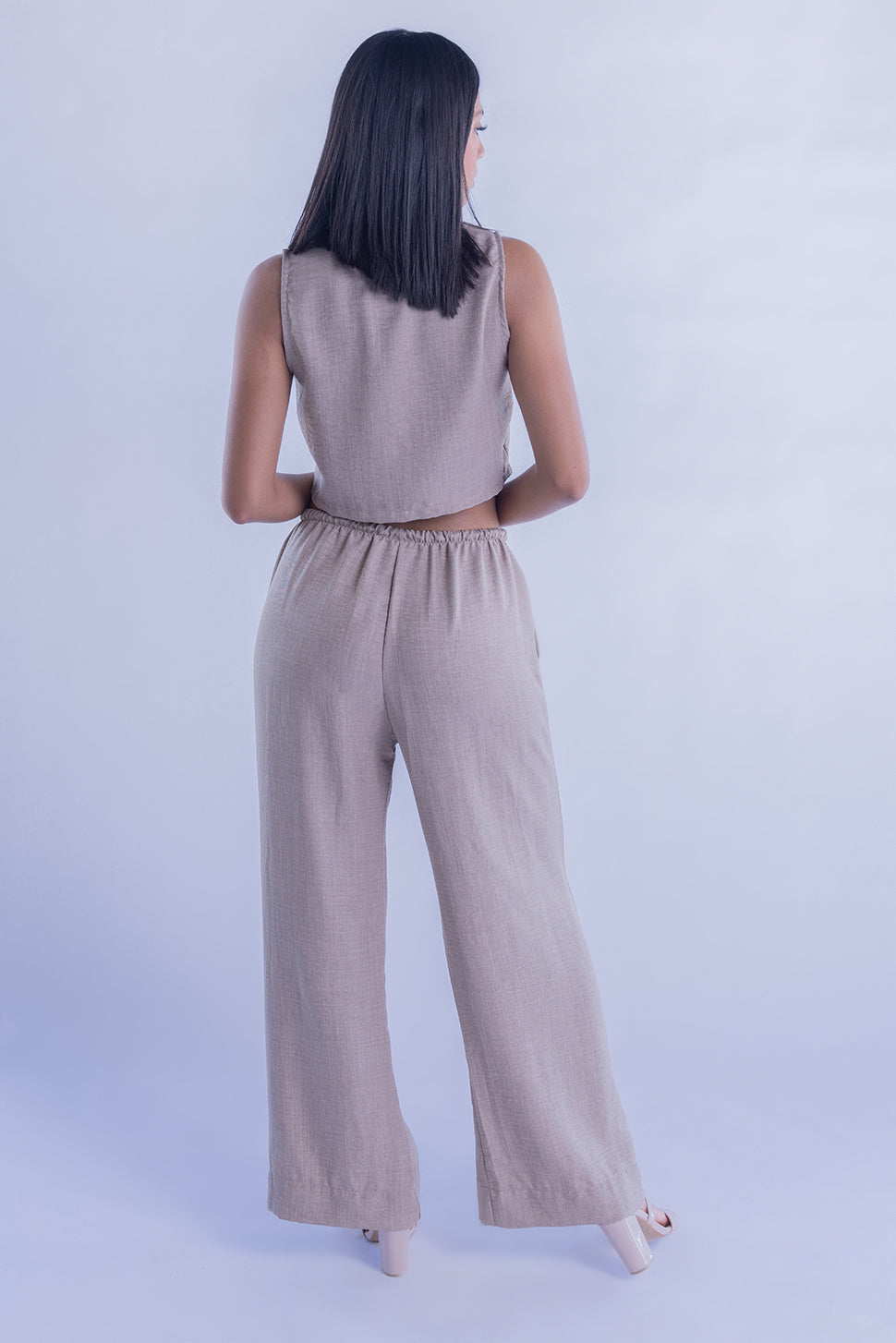 Conjunto cafe de dos piezas de blusa con pantalon