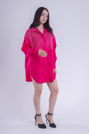 Blusa oversize tipo camisa con aplicaciones