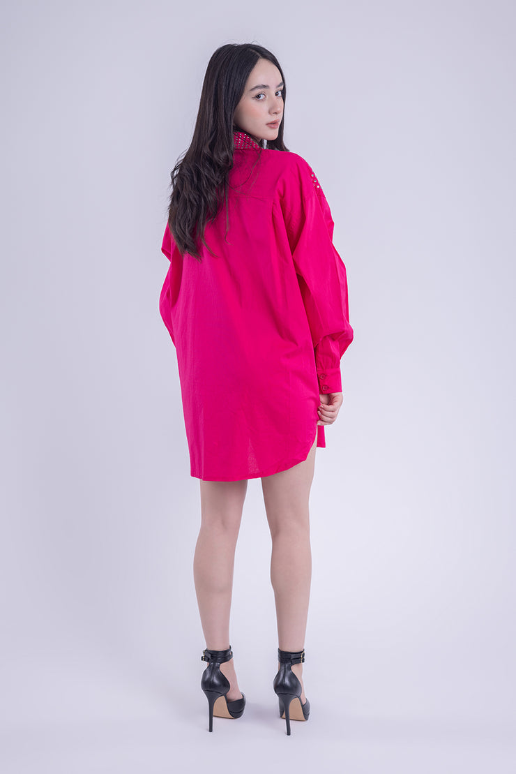 Blusa oversize tipo camisa con aplicaciones
