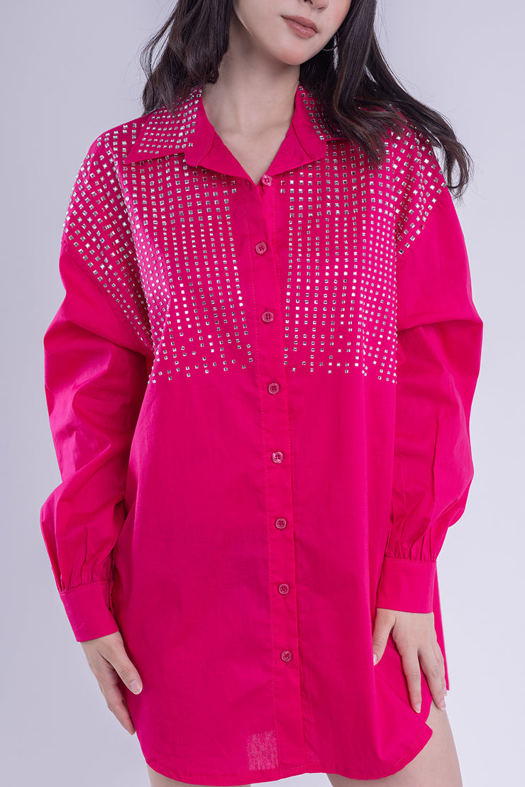 Blusa oversize tipo camisa con aplicaciones