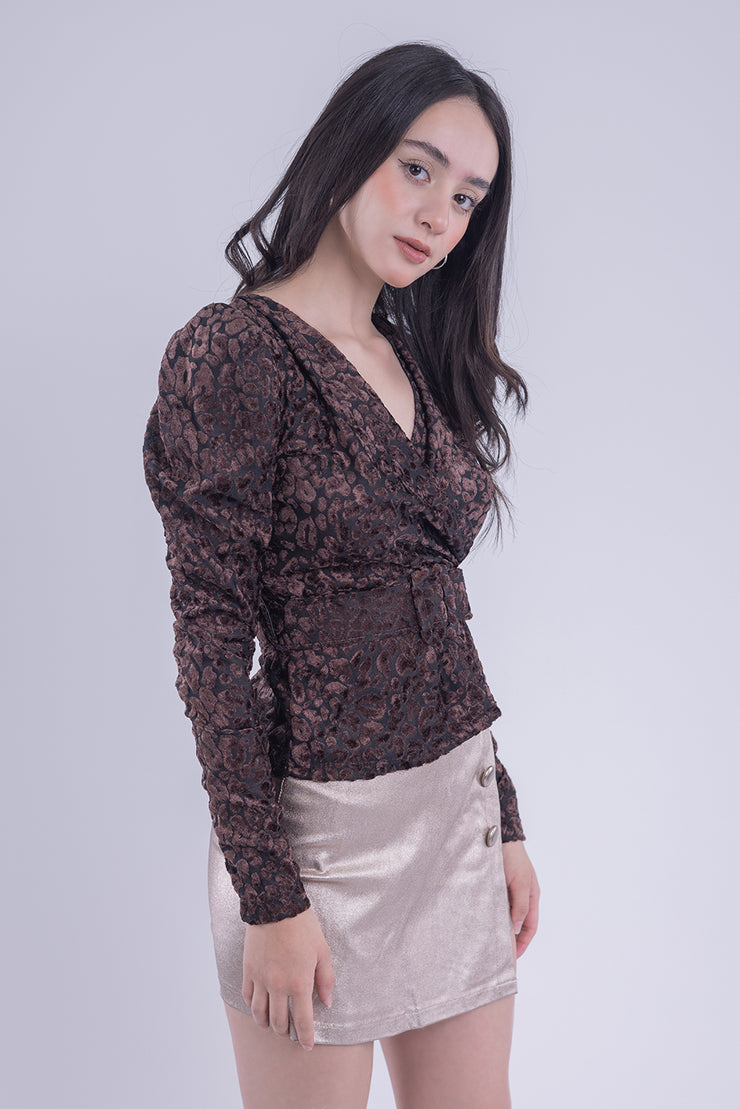 Blusa animal print de terciopelo