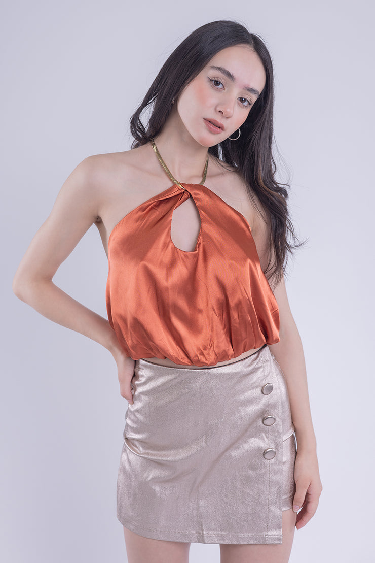 Crop tipo halter con simulacion de collar
