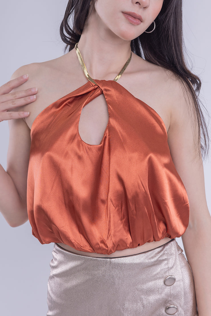 Crop tipo halter con simulacion de collar