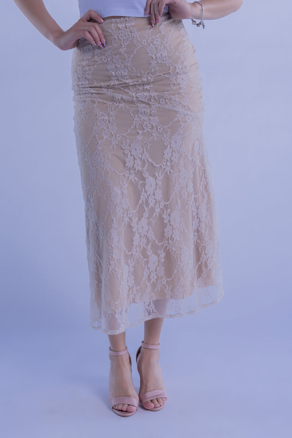 Falda larga beige de encaje
