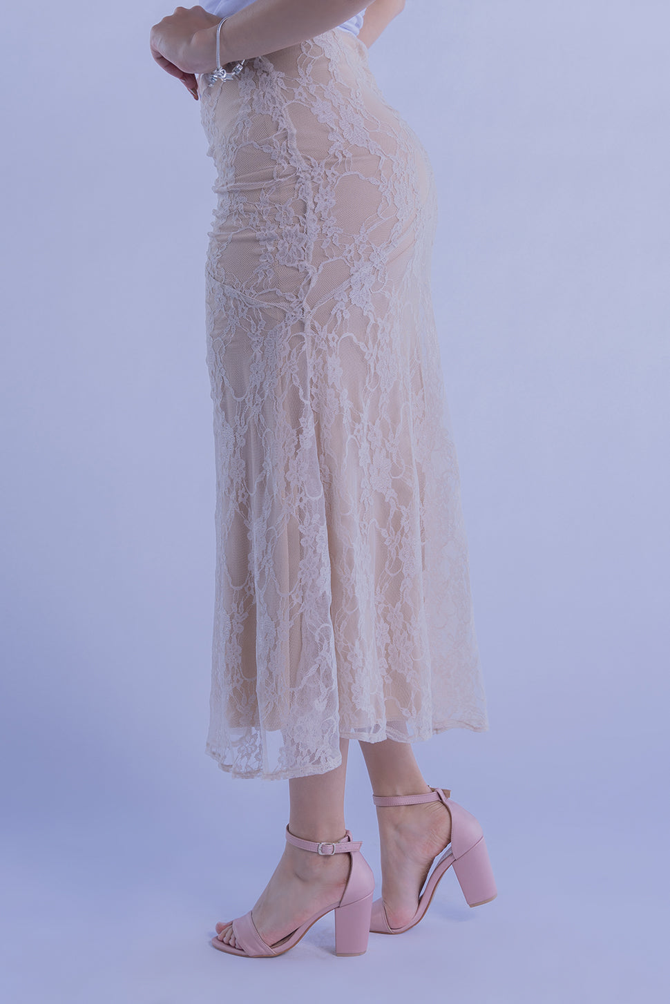 Falda larga beige de encaje