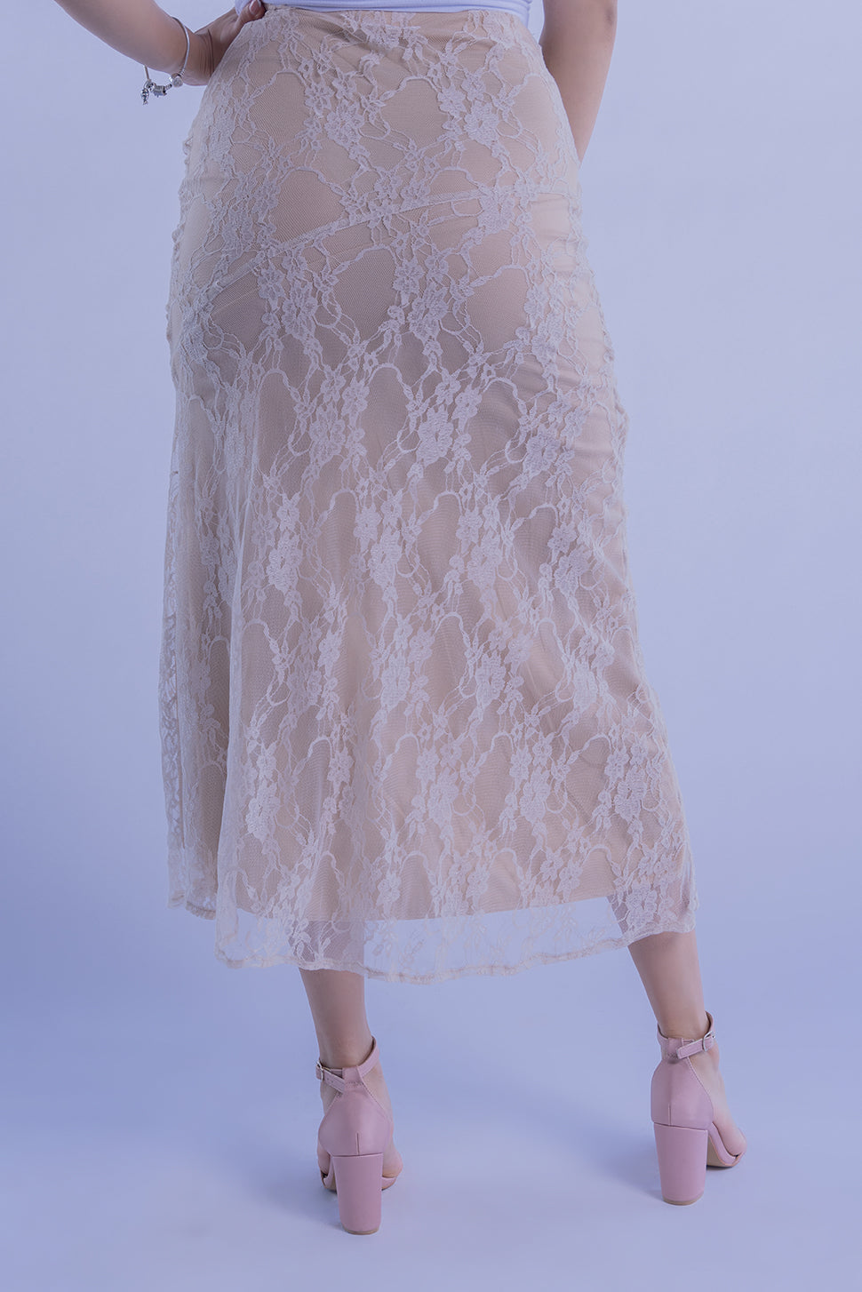 Falda larga beige de encaje