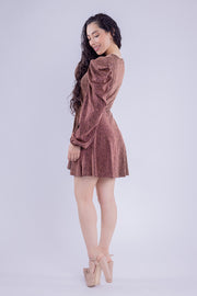Vestido brilloso con manga floffy