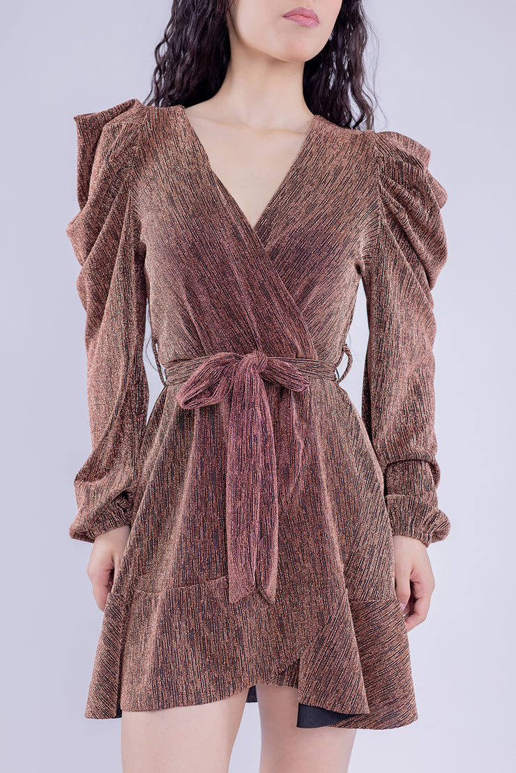Vestido brilloso con manga floffy