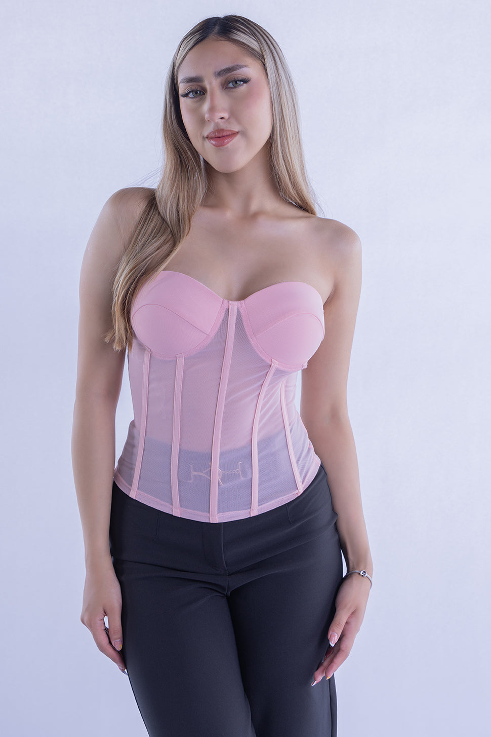 Blusa mesh con varillas y copas