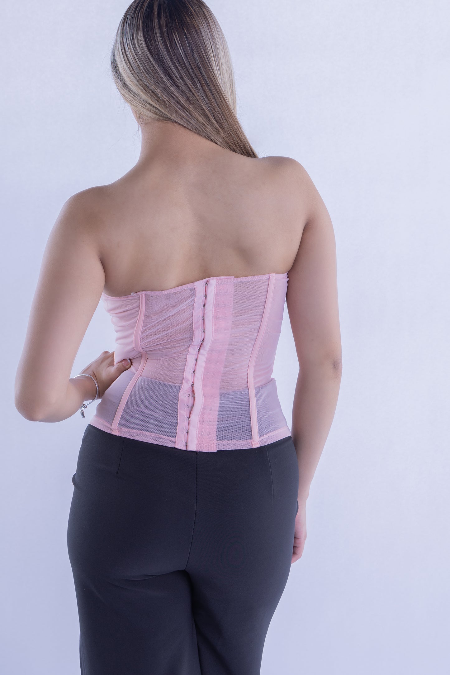 Blusa mesh con varillas y copas