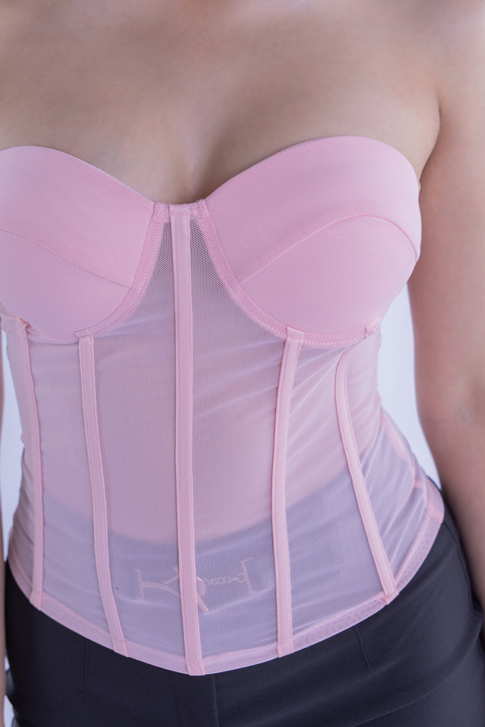 Blusa mesh con varillas y copas