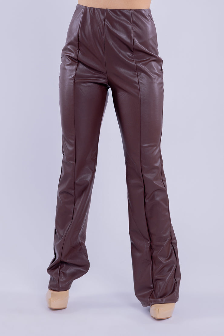 Pantalón seccionado de vinipiel acampanado