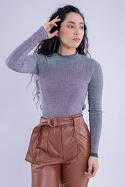Blusa con destellos brillosos de manga larga