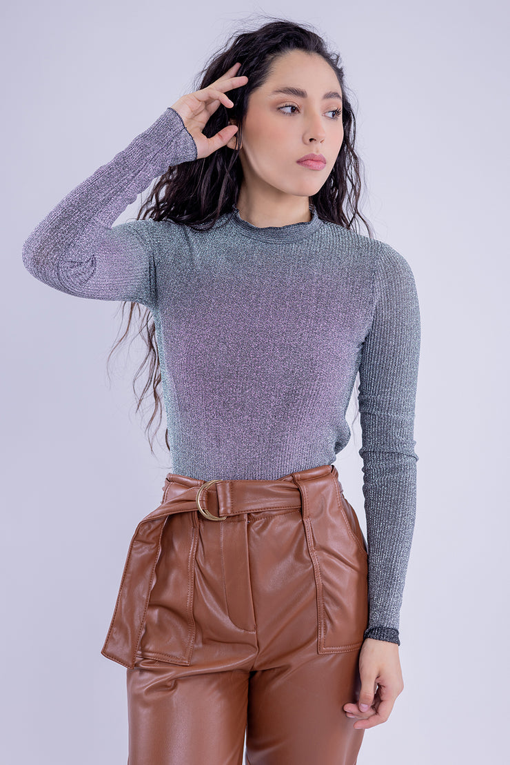 Blusa con destellos brillosos de manga larga