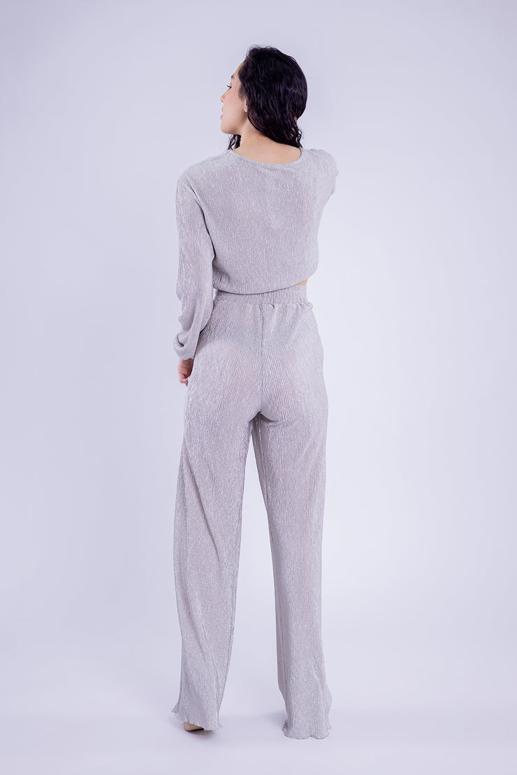 Conjunto brilloso de blusa y pantalón