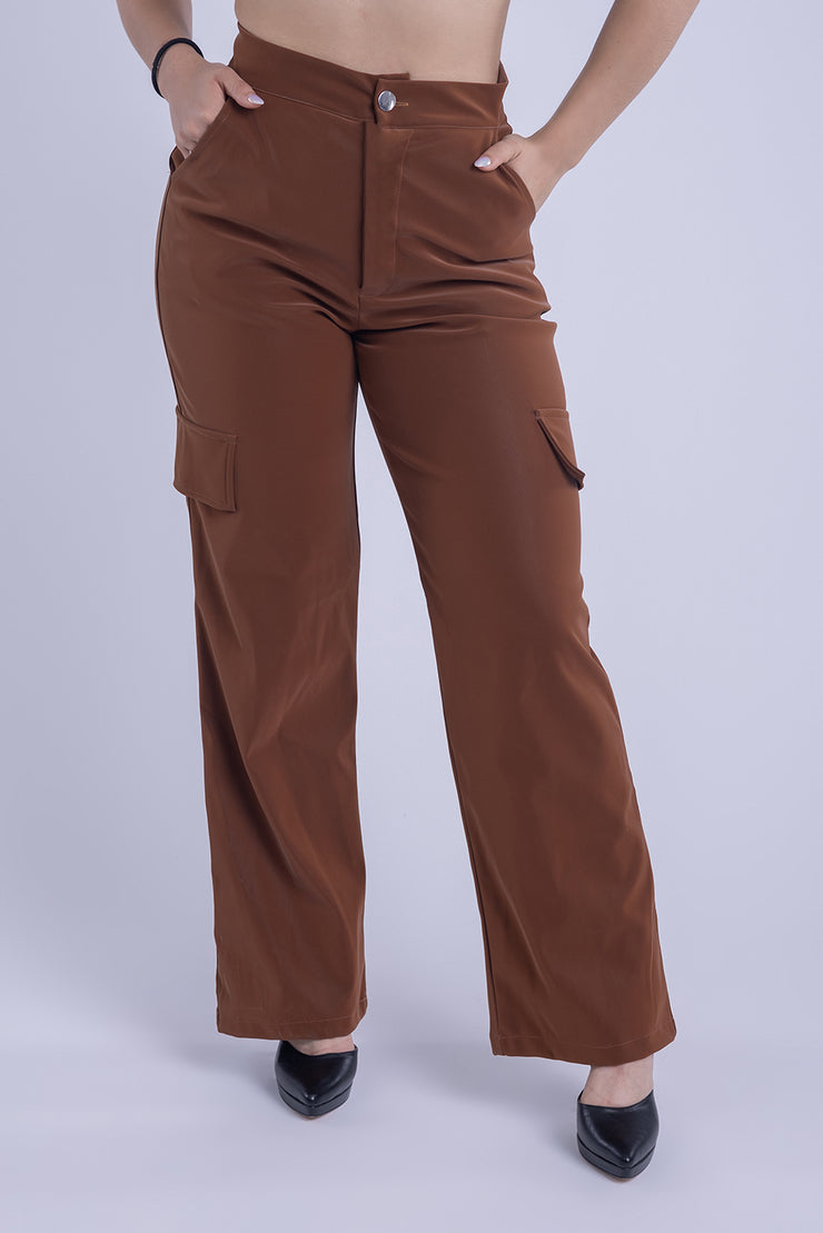 Pantalón corte recto con bolsas laterales