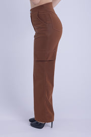 Pantalón corte recto con bolsas laterales