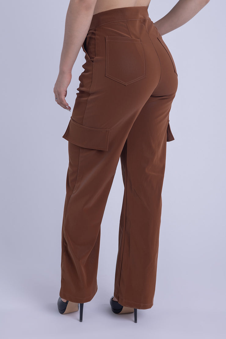 Pantalón corte recto con bolsas laterales