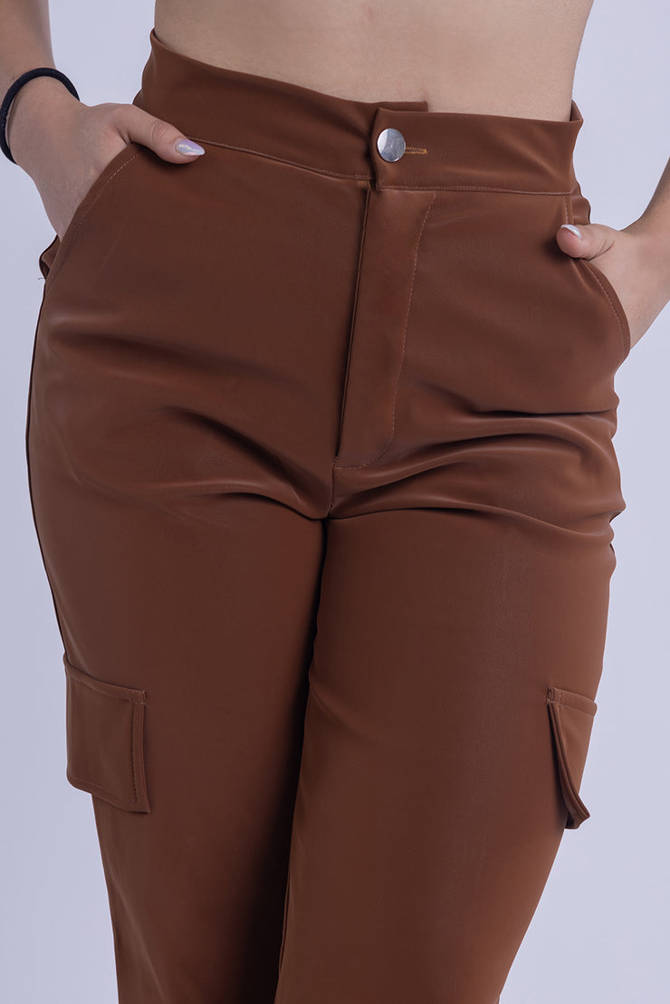 Pantalón corte recto con bolsas laterales