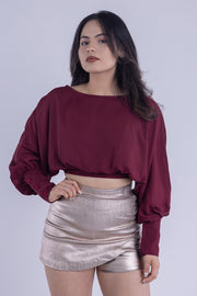 Crop top con manga amplia