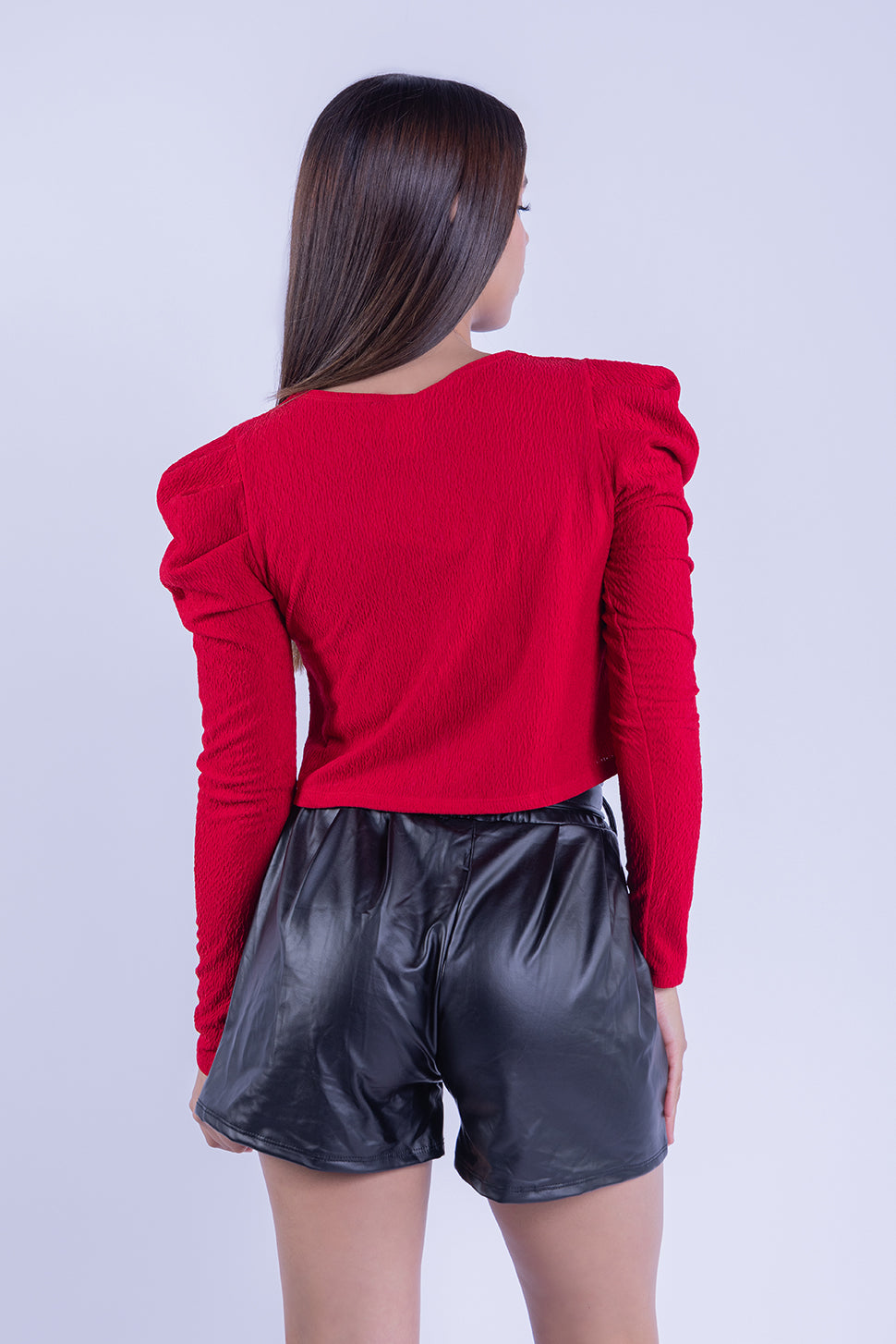 Crop top manga plisada