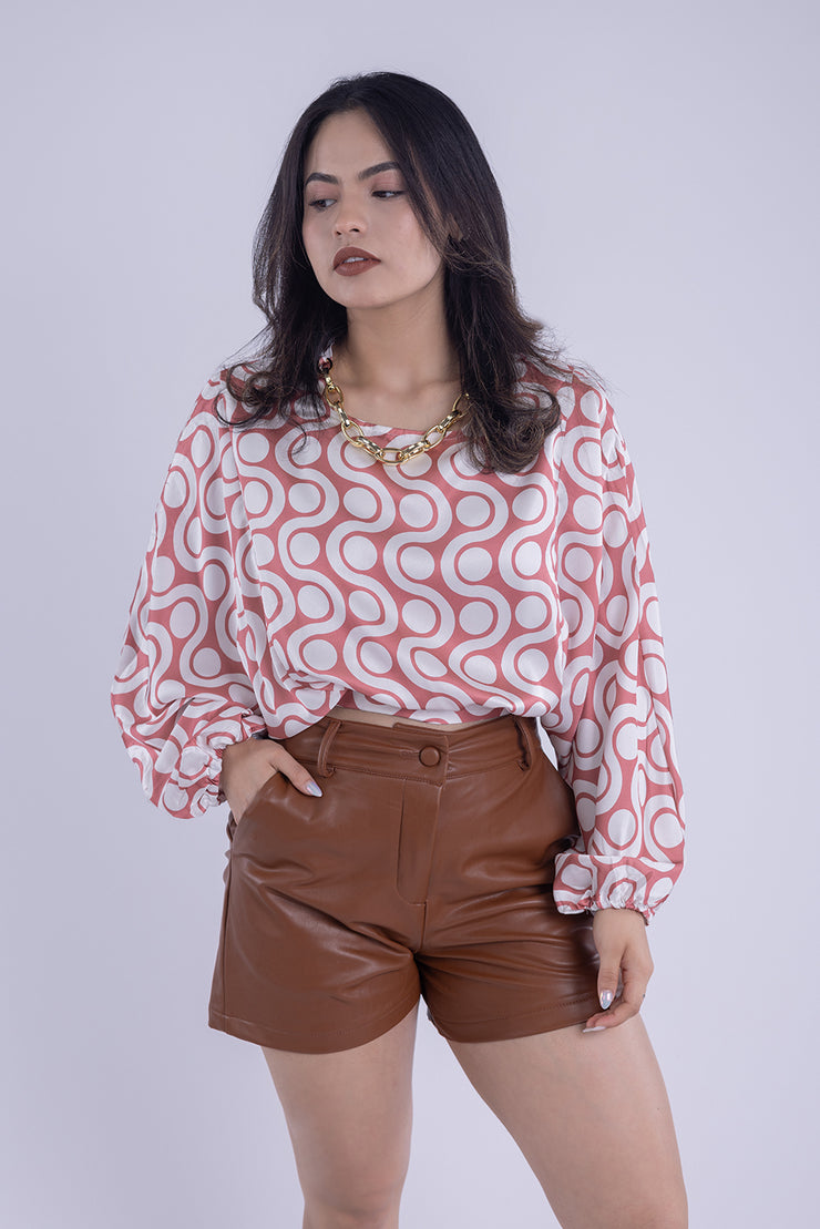 Blusa satinada con collar