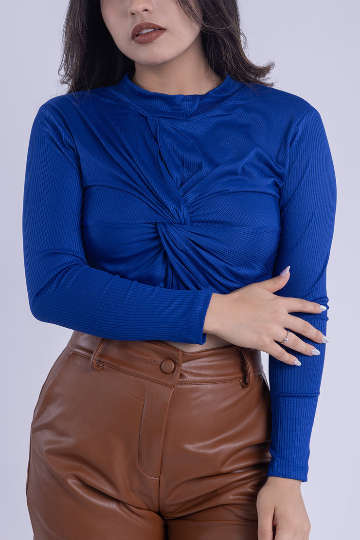 Crop top acanalado con nudo al centro
