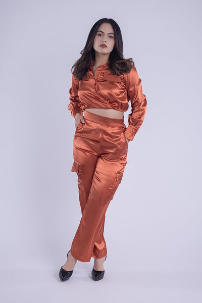 Conjunto satinado de dos piezas