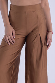 Pantalón satinado con pata de elefante